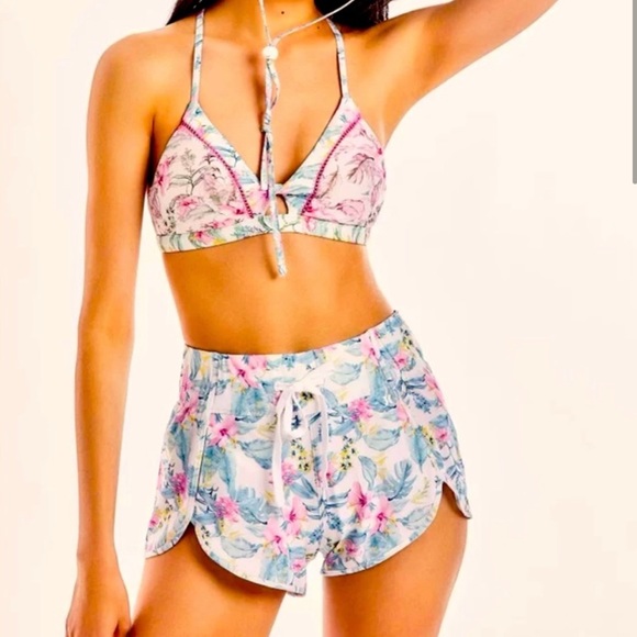 NWT love shack fancy X Hurley shorts. Aquas Hawaiian Hibiscus 2.5” Size L